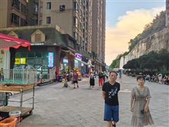 半山小镇X区48平便利店转让，烟证24档带一星
